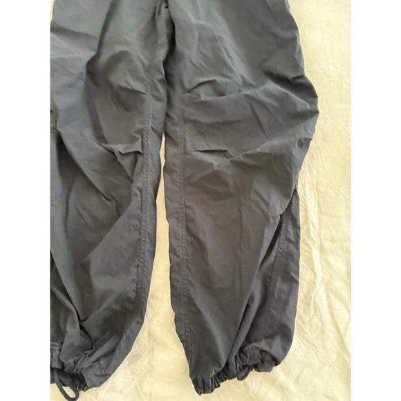 Aritzia TNA Parachute Pants Cargo Black Y2K Streetwear Utility Cinch Hem S - Picture 3 of 6